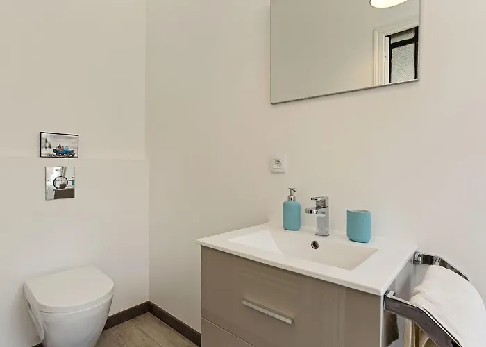 Aura By Halldis Cannes