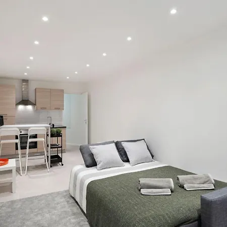 Aura By Halldis * Cannes