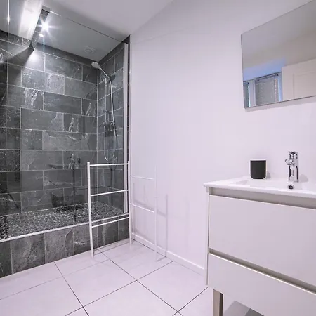 Aura By Halldis Канны